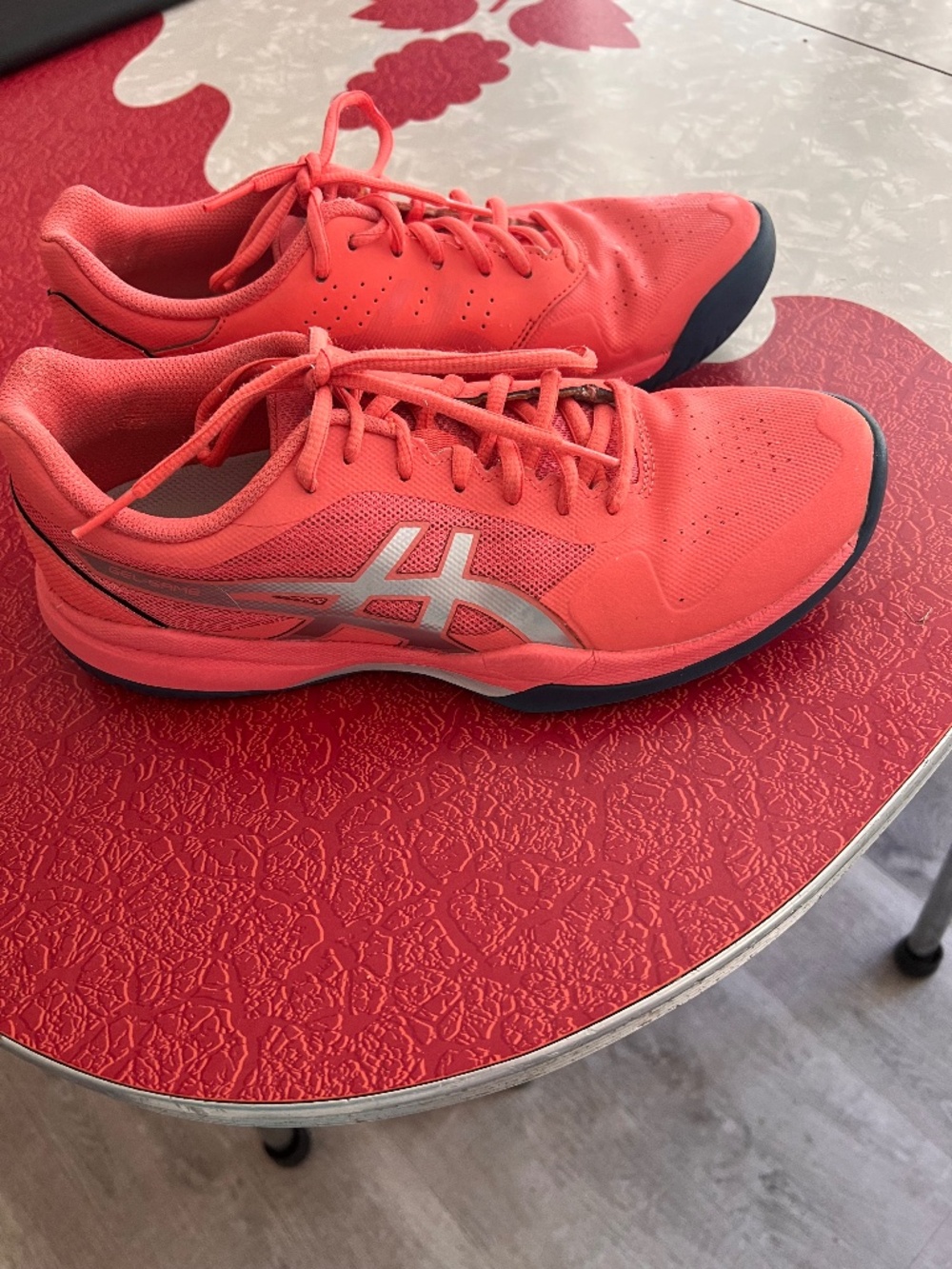 WOMEN’S TENNIS SHOES, SIZE 8 1/2